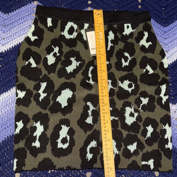 NEW Romeo & Juliet Couture Olive and Black Leopard Pencil Skirt Size Medium - Picture 7 of 7